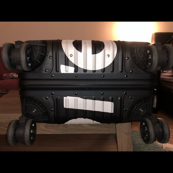 Supreme X Rimowa - Picture 6 of 8